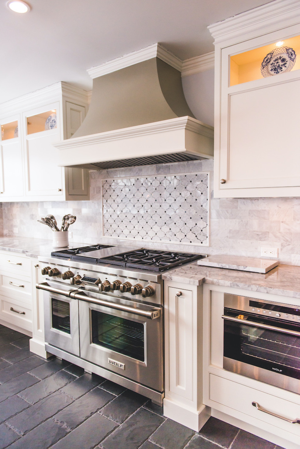 huntington-bay-ny-kitchen-design-gas-range