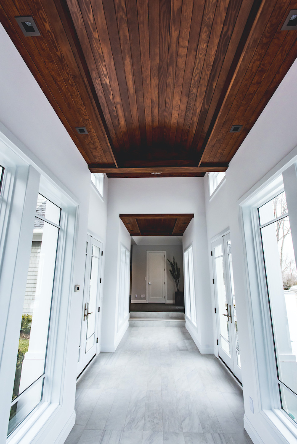 katharine-jessica-interior-design-wood-ceiling-hallway
