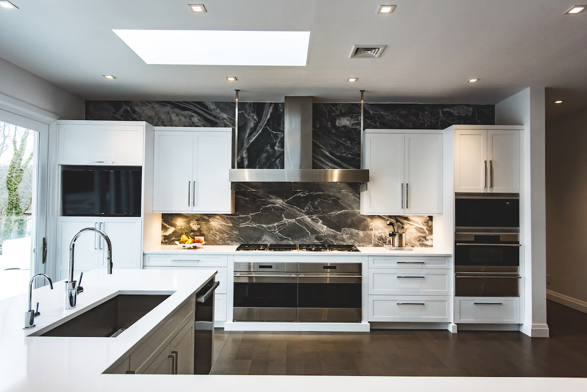 kitchen-design-black-marble-blacksplash-range-stove