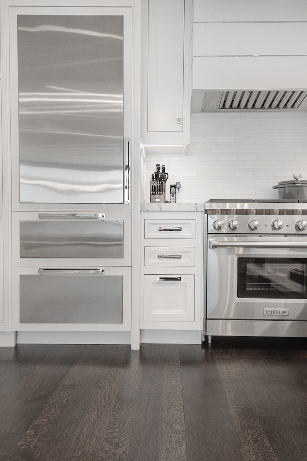 nyc-kitchen-fridge-stove-storage