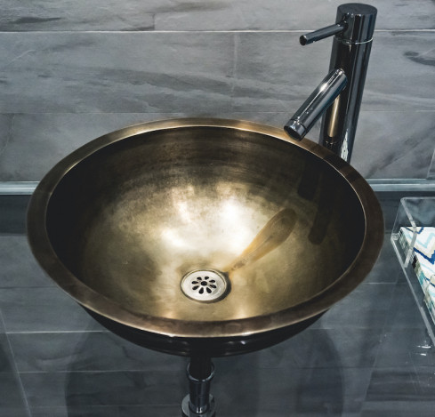 raised-bowl-sink-design-bathroom