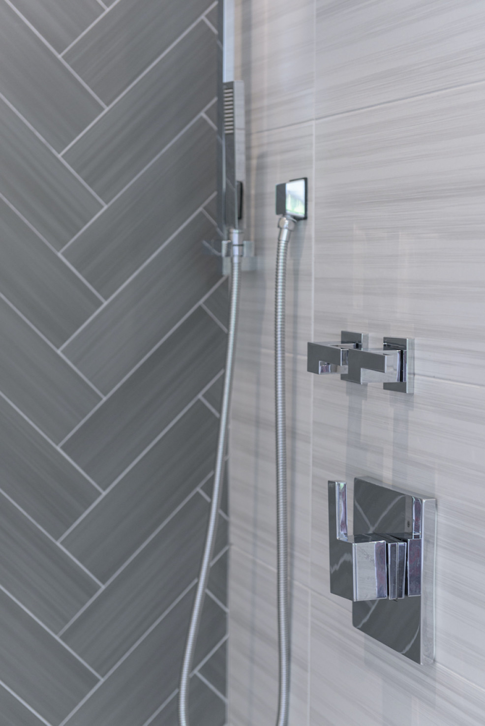 shower-details-stainless-steel-chevron-tile