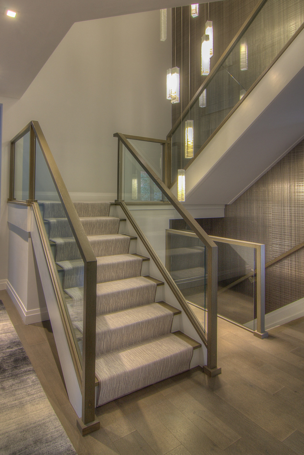 staircase-carpet-pattern-split-landing