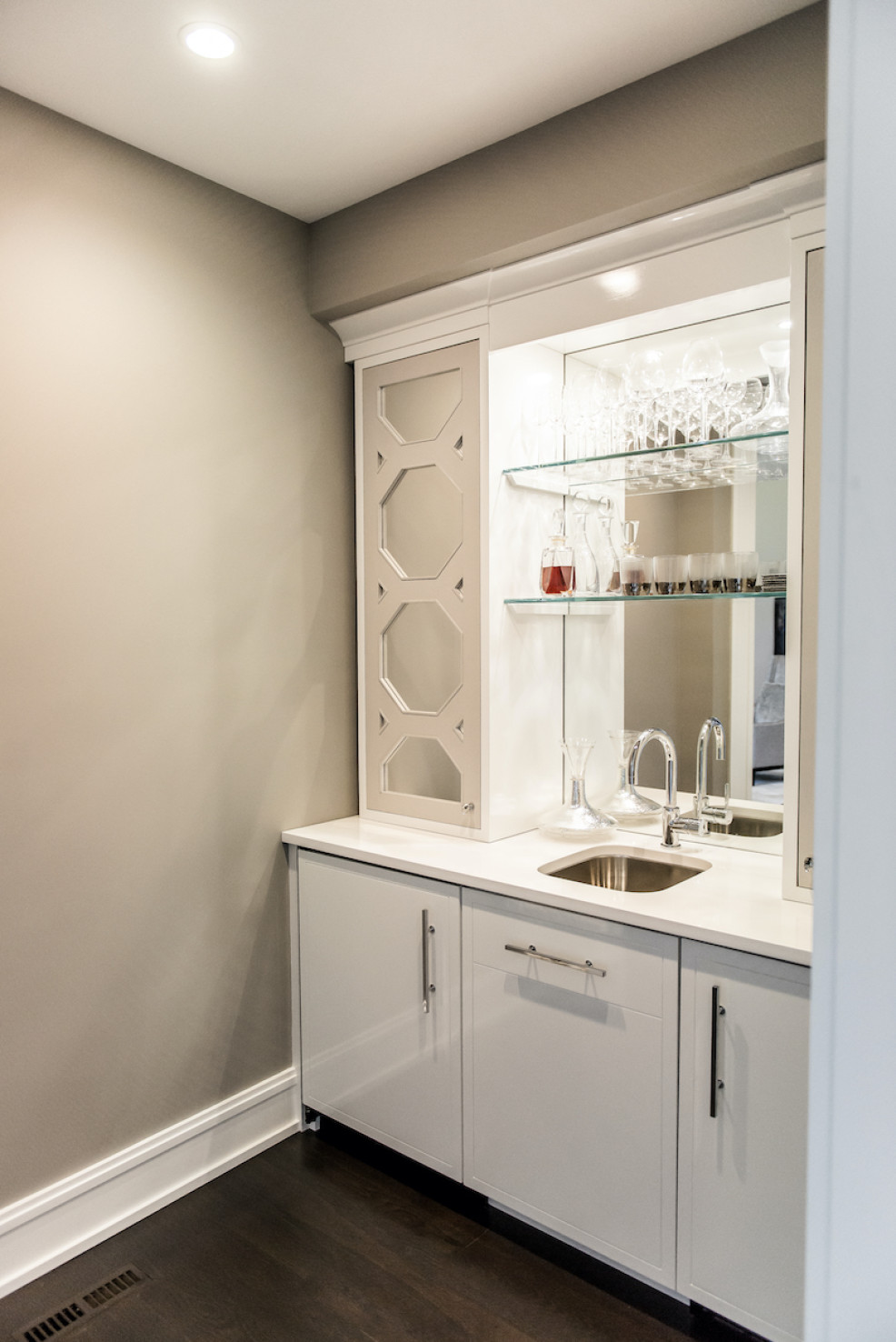 wet-bar-drink-glass-storage-white-cabinets