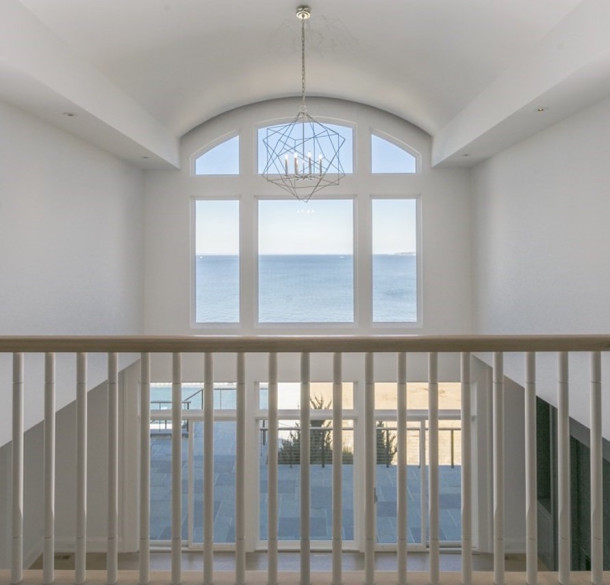 sands-point-ny-cat-walk-balcony