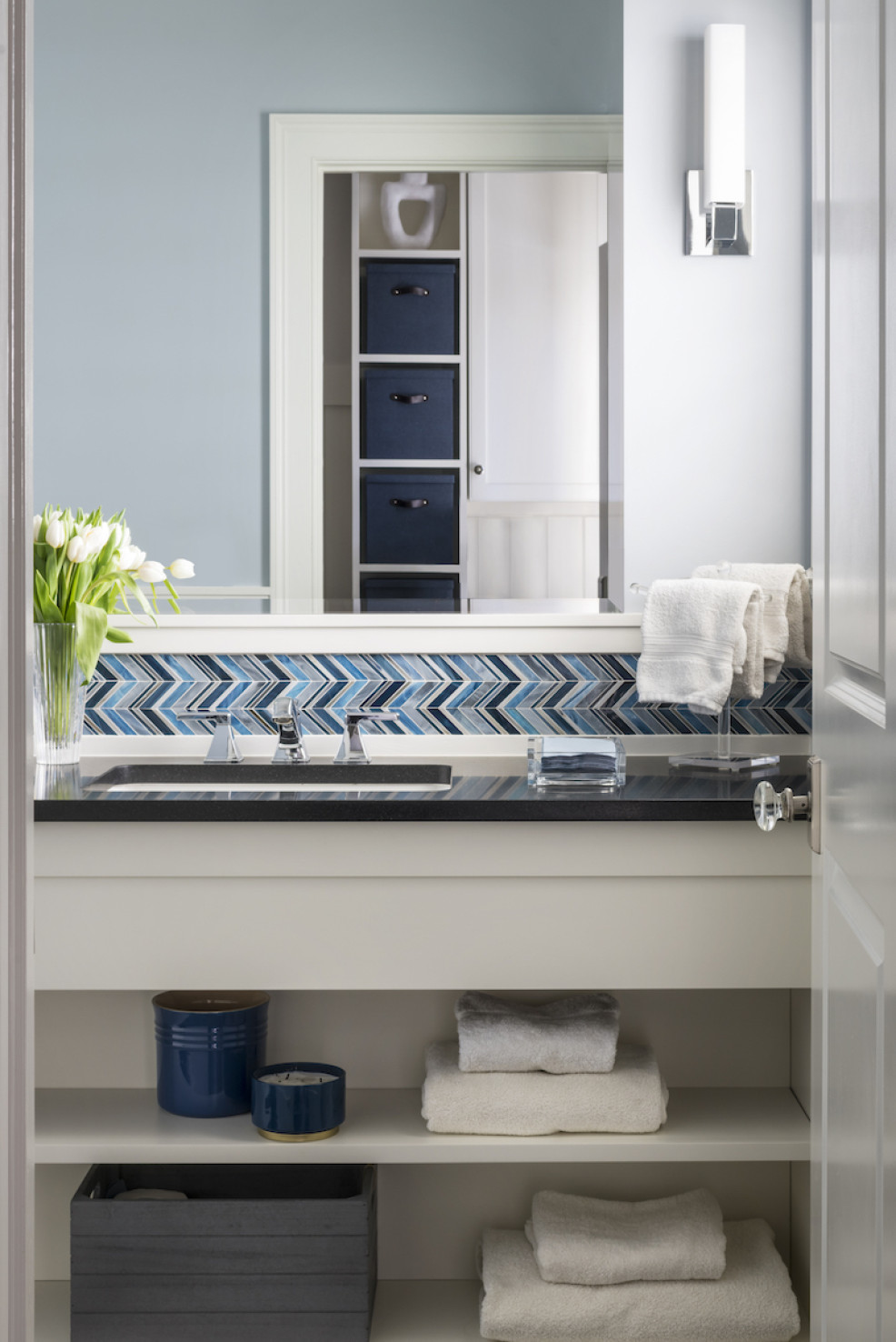 bathroom-interior-design-chevron-tile-backsplash