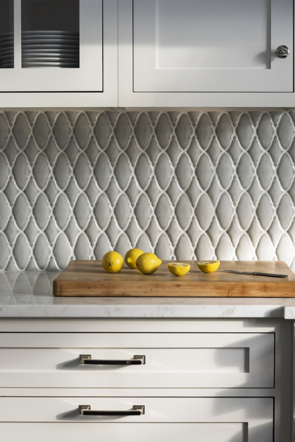 cutting-board-lemons-marble-countertop-backsplash-design