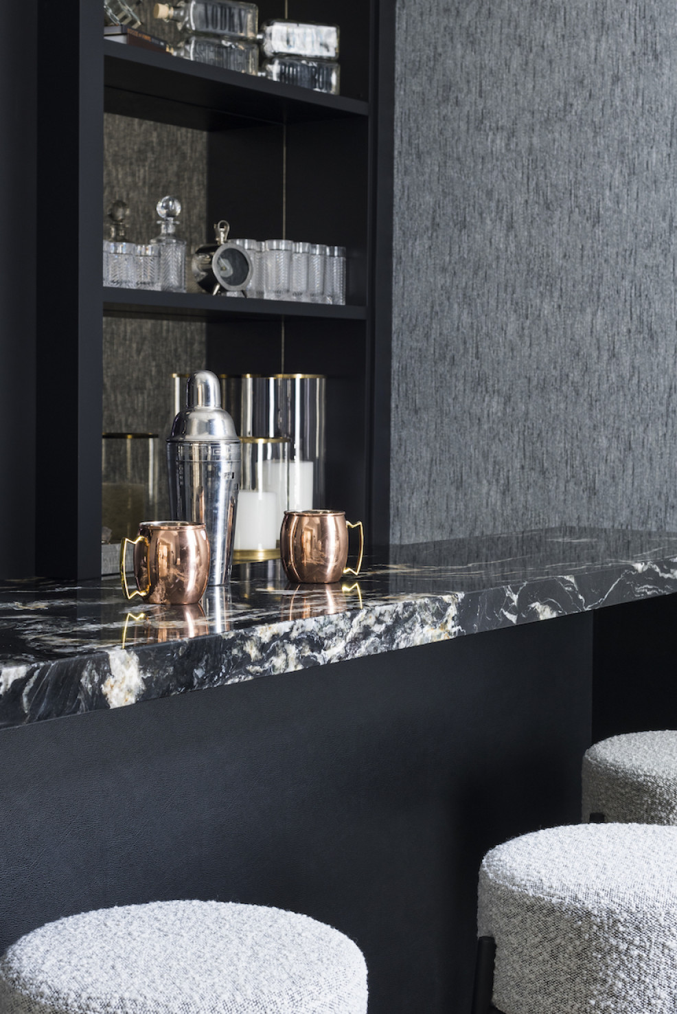 home-bar-moscow-mule-mugs-marbled-countertop