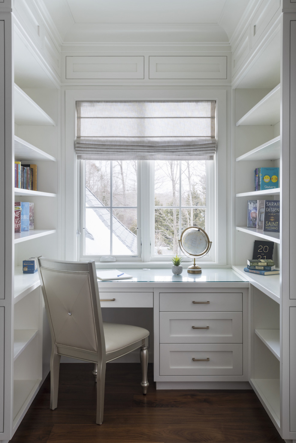 home-office-desk-built-in-shelves