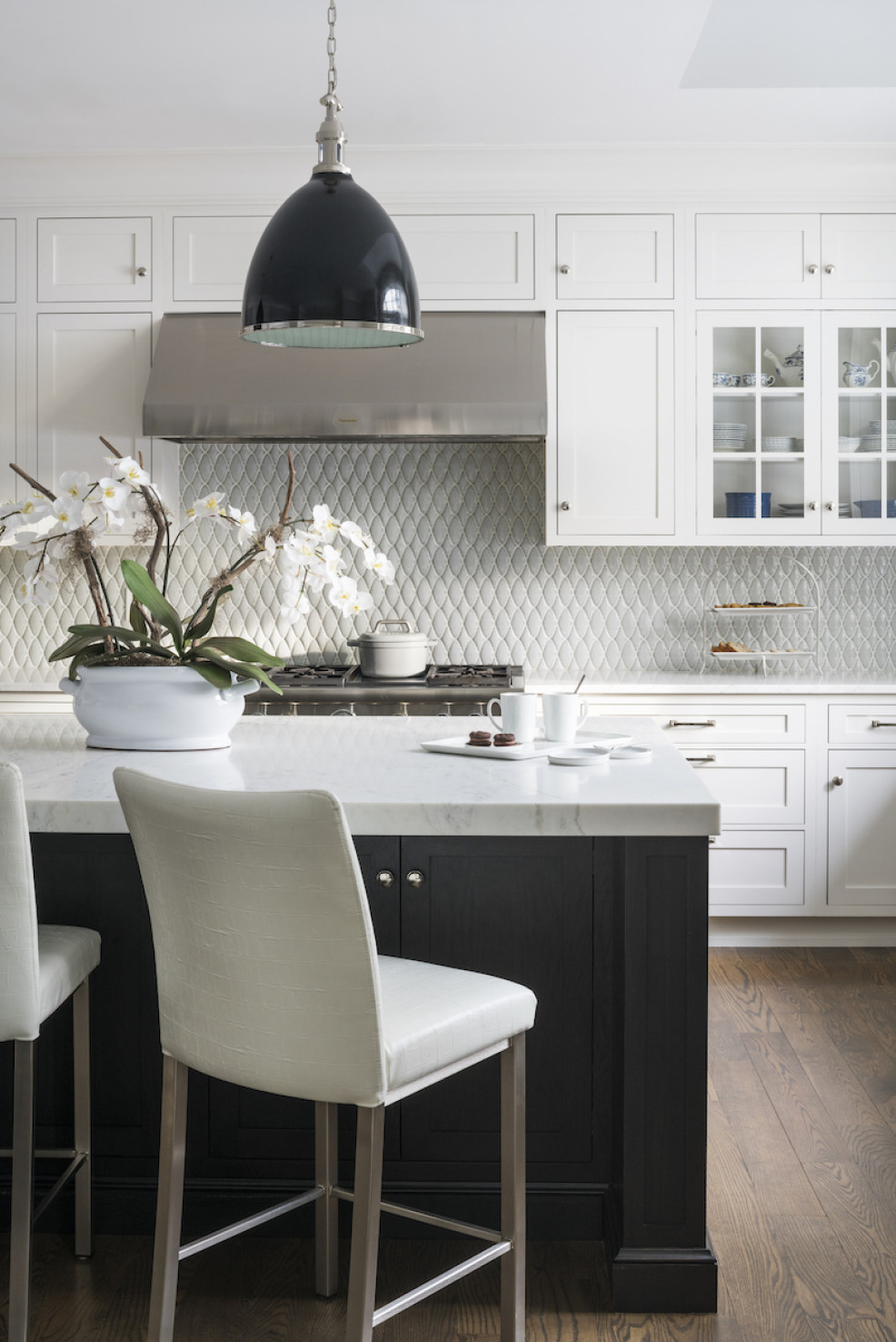 katharine-jessica-interior-design-barstool-marble-kitchen-island