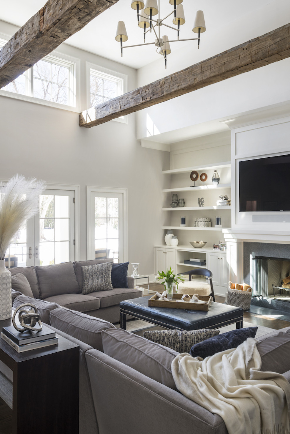 katharine-jessica-interior-design-living-room-natural-wooden-ceiling-beams