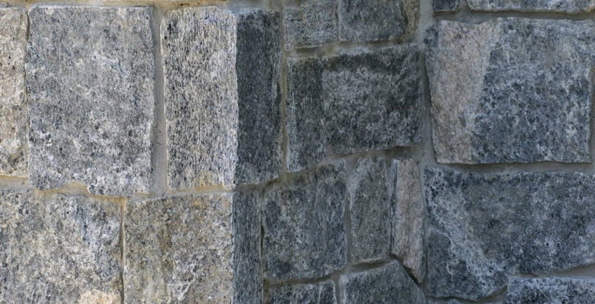 outdoor-stone-wall-sands-point-ny