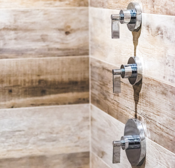 sauna-details-wooden-walls-long-island-ny