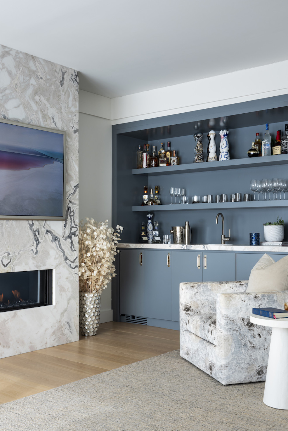 living-room-design-blue-built-in-bar