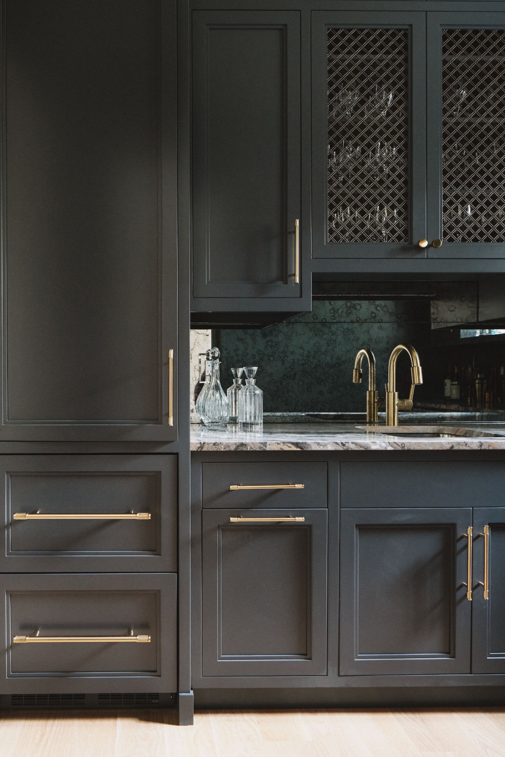 dark-monochrome-wet-bar-with-gold-hardware