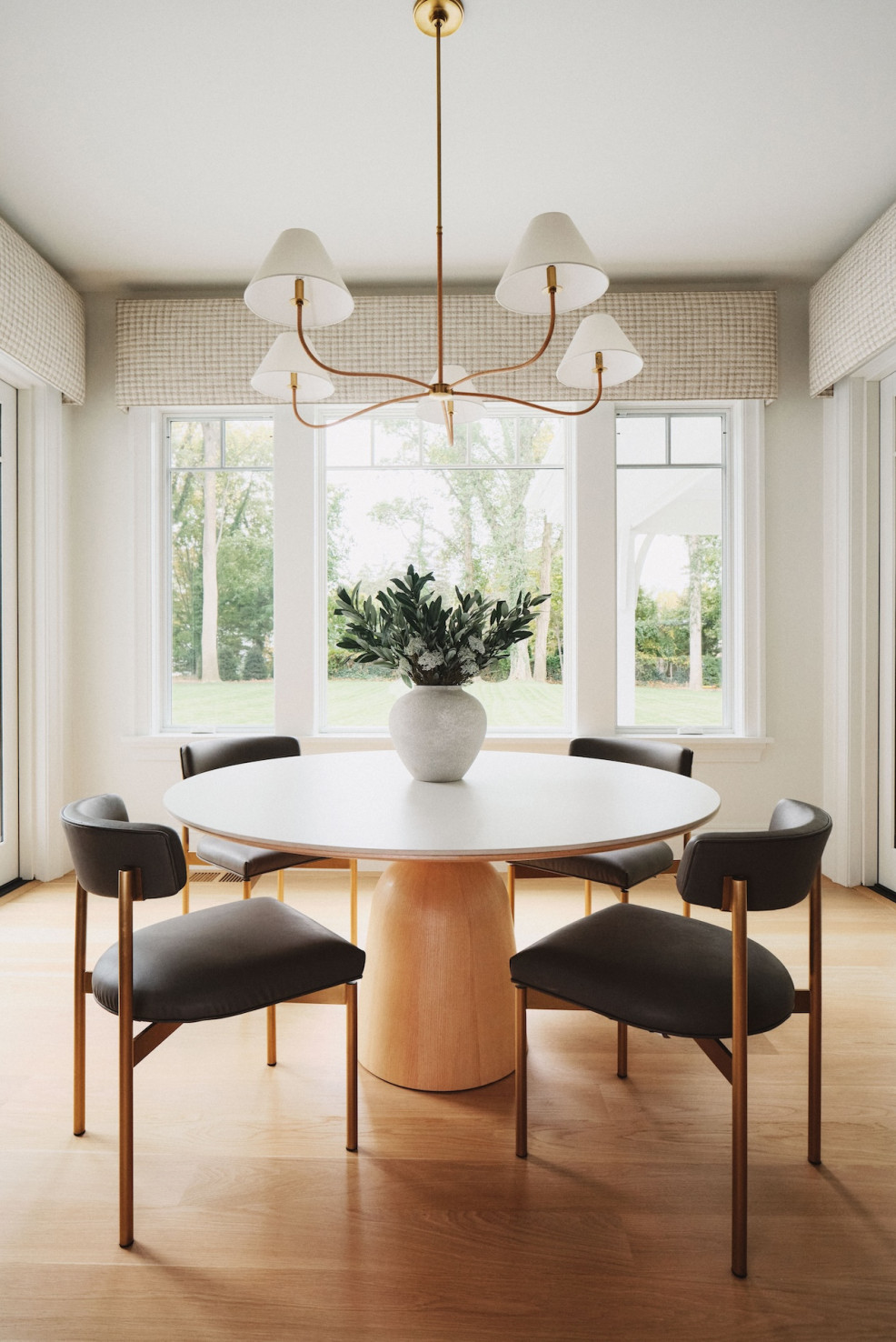 dining-table-round-with-chairs-sands-point-ny